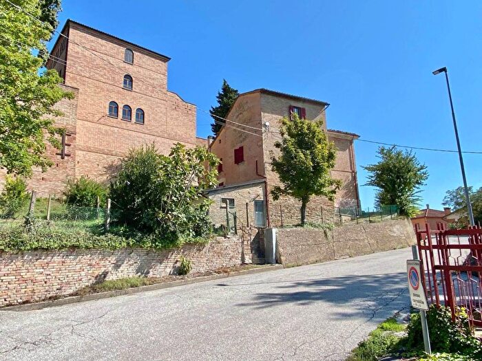 Appartamento con 6 locali in vendita in VIA DELLA STAZIONE, Centro, Urbino