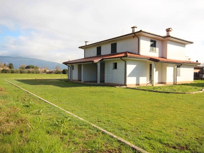 Casa con 6 locali in vendita in Via Carlo IV Montecarlo, Montecarlo