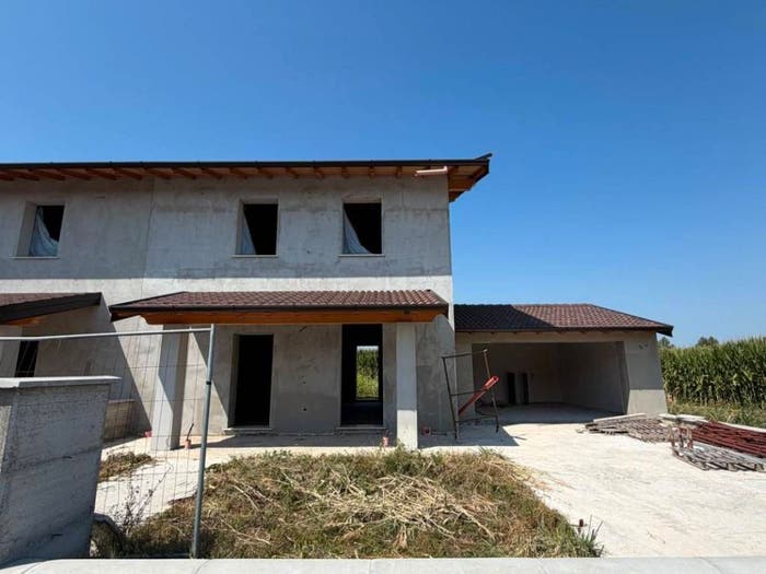 Casa quadrilocale in vendita in Via Don Albino Ghidetti, Centro, Casalmorano