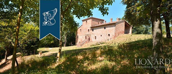 Casa con 6 locali in vendita in Urbino