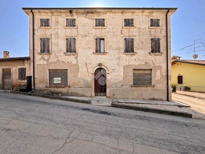 Casa con 6 locali in vendita in Via San Pietro, Caldiero