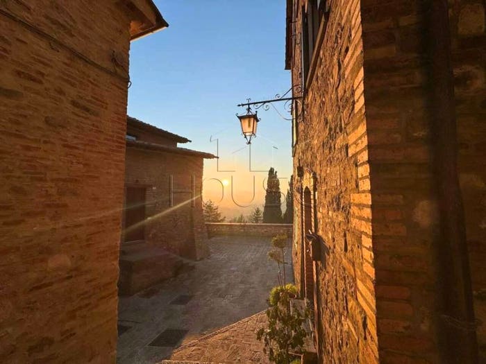 Casa quadrilocale in vendita in Via San Francesco, Centro, Montone