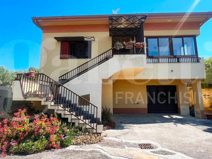Casa con 6 locali in vendita in Via Giuseppe Garibaldi, Rocchetta, Rocchetta e Croce