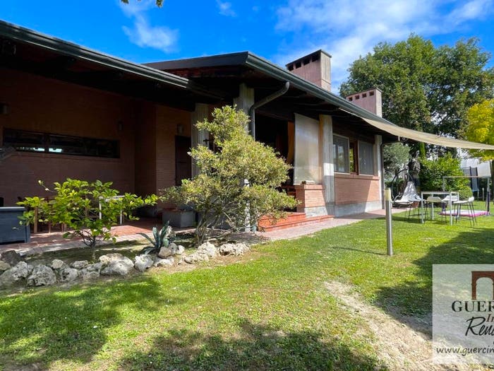 Casa con 6 locali in vendita in Via Valentino Govoni, Frazioni Nord, Cento