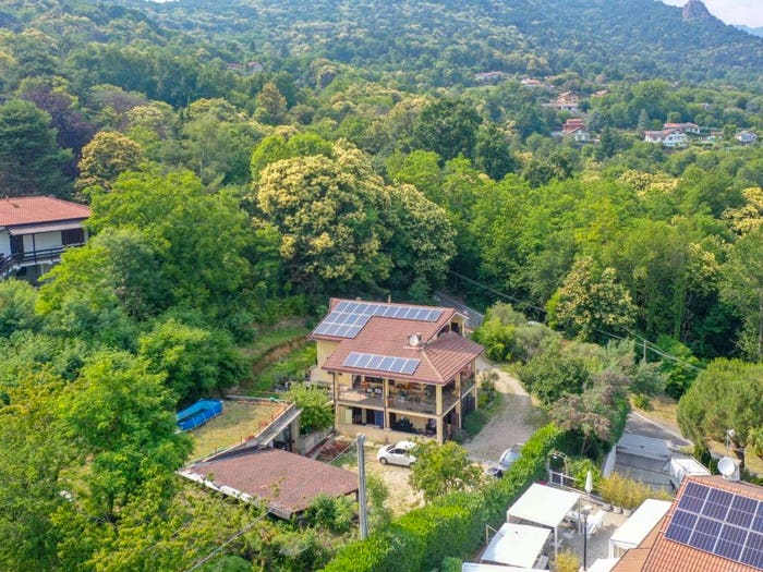 Casa con 6 locali in vendita in Via Mauro Rostagno, Roletto