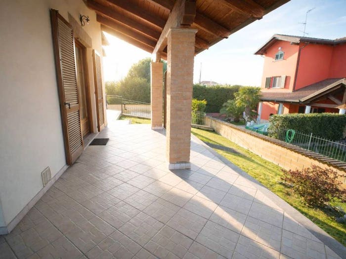Casa con 5 locali in vendita in Via Santa Cecilia, Caresanablot