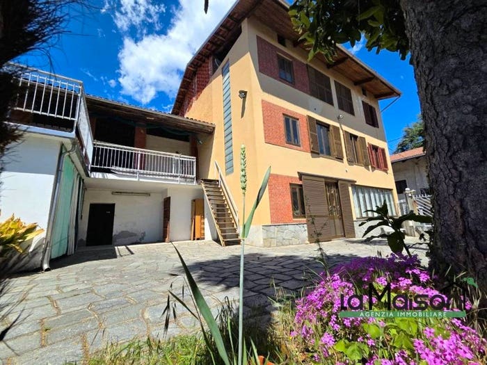 Casa con 6 locali in vendita in Via Novembre, Centro, Lessolo