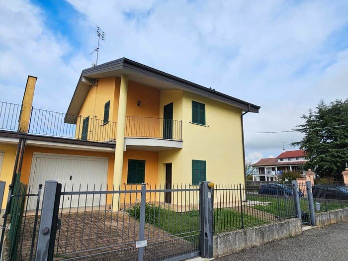 Casa quadrilocale in vendita in Via Melchiorre Deandreis, Palazzolo Vercellese