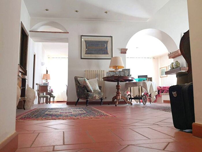 Casa con 6 locali in vendita in Tavernelle, Panicale