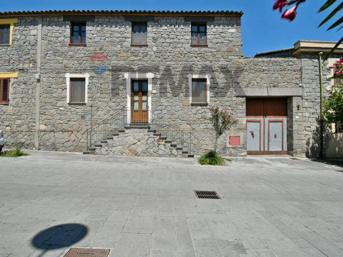 Casa con 6 locali in vendita in Via San Vitalia, Serrenti
