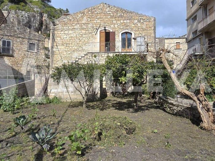 Casa con 6 locali in vendita in Via Macello Nuovo, Modica Bassa, Modica