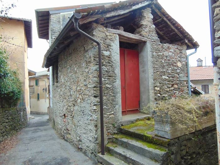 Casa quadrilocale in vendita in Via Firenze No Number, Centro, Montegrino Valtravaglia