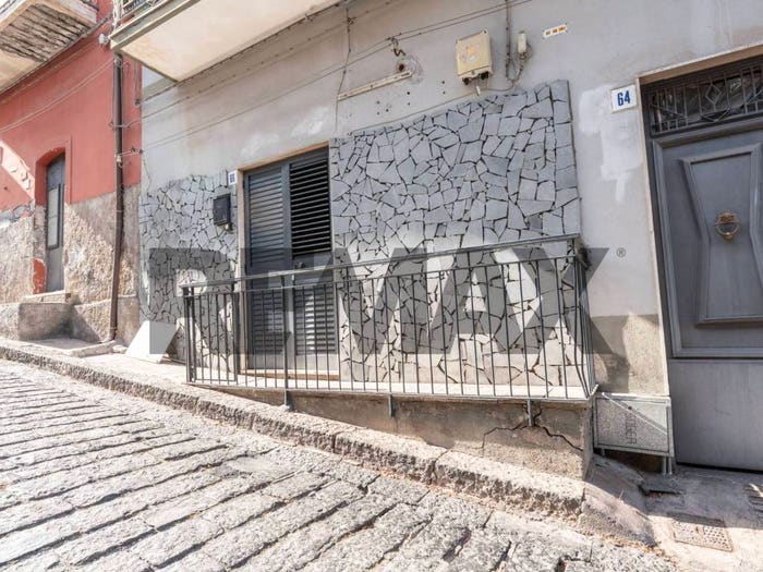 Appartamento trilocale in vendita in via Alessandro Manzoni, Centro, Misterbianco