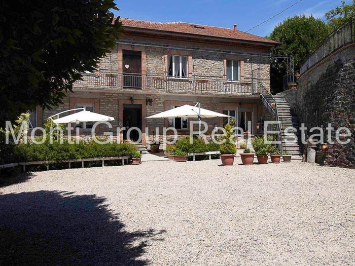 Casa con 6 locali in vendita in Melazzo