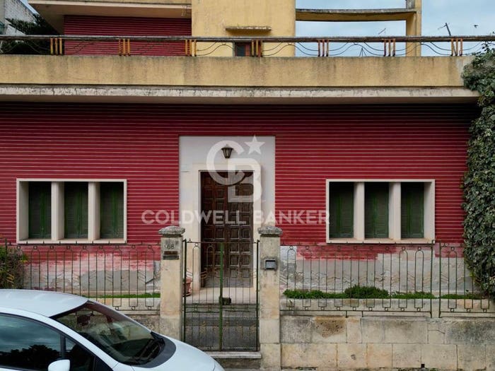 Casa con 6 locali in vendita in Via Vallone, Centro, Galatina