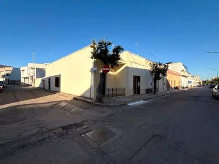 Appartamento con 6 locali in vendita in Via BCroce, Centro, Veglie