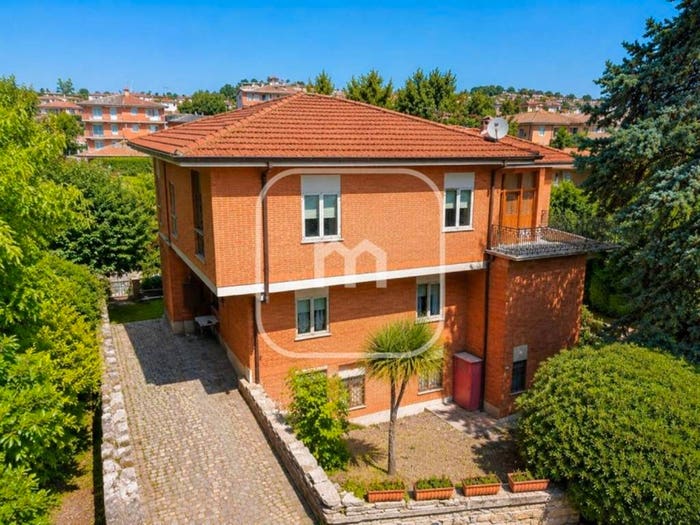 Appartamento con 6 locali in vendita in Via del Bosco, Centro, Monte Porzio Catone