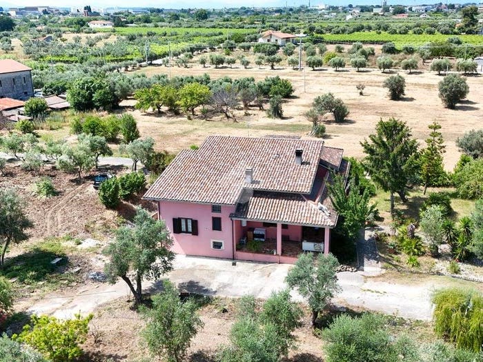 Casa quadrilocale in vendita in CONTRADA FONTICELLI, Ortona