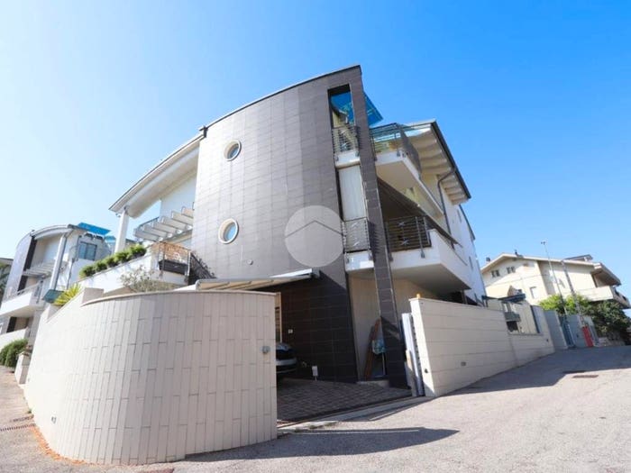 Casa con 6 locali in vendita in VIA COLLI INNAMORATI, Colli Innamorati Madonna, Pescara