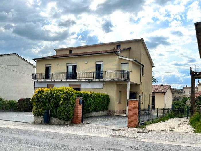 Appartamento con 5 locali in vendita in Viale Roma, Centro, Massa Martana