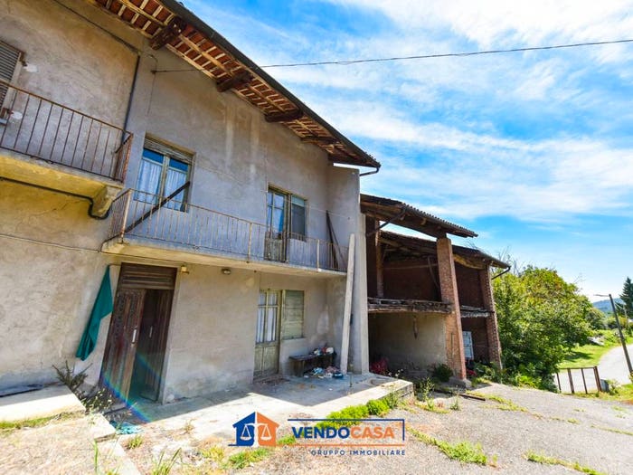 Casa quadrilocale in vendita in Via Francesco Rossi, Cinzano