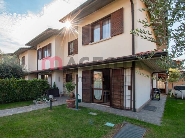 Casa quadrilocale in vendita in Via Vittorio Bachelet, Roncadelle