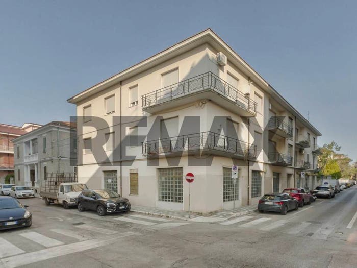 Appartamento con 6 locali in vendita in Via Dei Peligni, Porta Nuova, Pescara