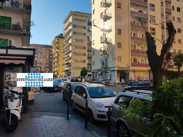 Appartamento quadrilocale in vendita in Via Francesco Cilea, Vomero, Napoli