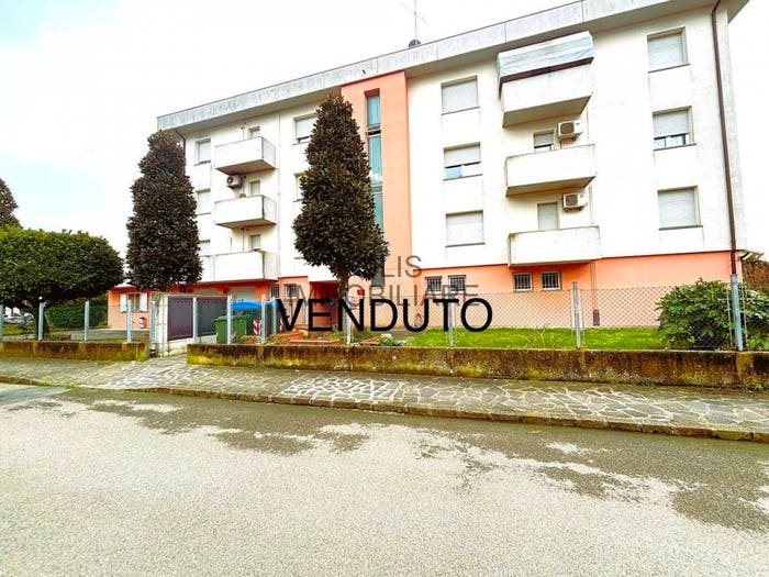 Appartamento trilocale in vendita in Rovereto, Novi di Modena
