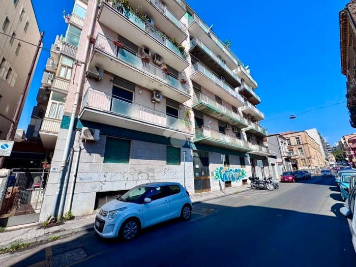Appartamento quadrilocale in vendita in Via Caronda, Gioeni, Catania