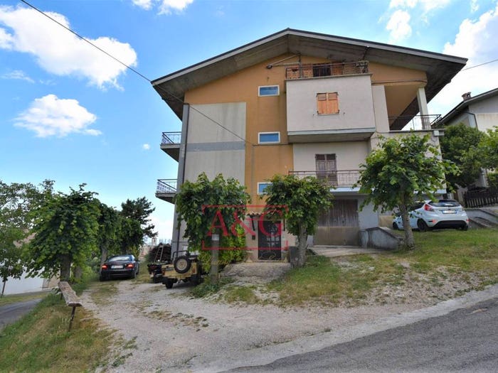 Appartamento quadrilocale in vendita in Località Tiro a Segno, Centro, Montefalcone Appennino