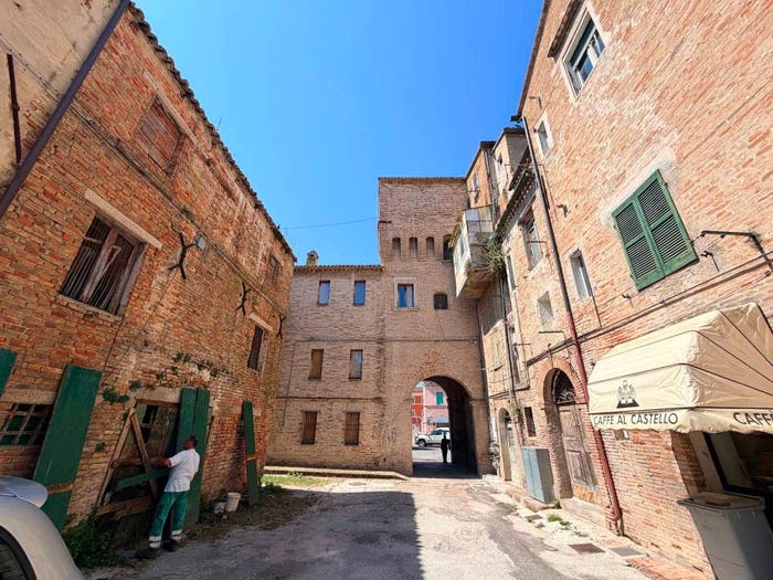 Casa con 6 locali in vendita in Via Corte del Castello, Centro, Falconara Marittima