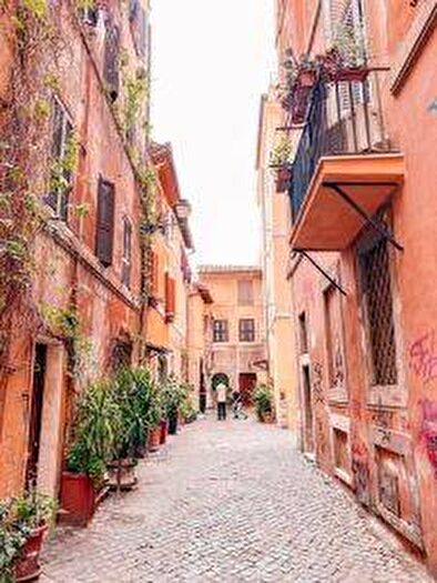 Appartamento quadrilocale in vendita in Via della Pelliccia, Trastevere, Roma