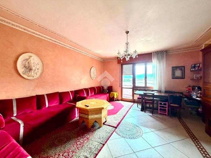 Appartamento quadrilocale in vendita in Via Rondinera, Centro, Rogno