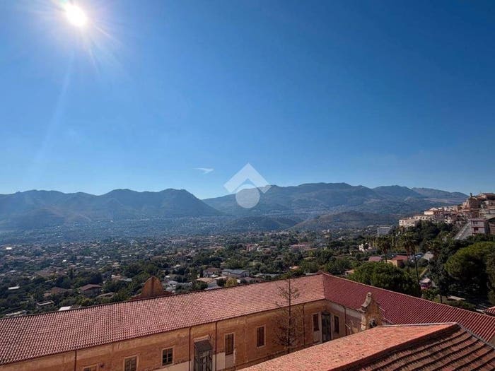 Appartamento con 6 locali in vendita in Via Umberto I, Centro, Monreale