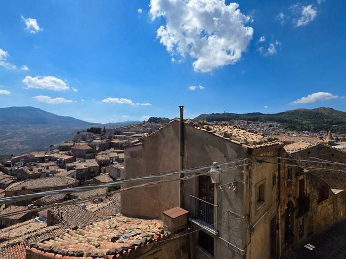Casa trilocale in vendita in Via Del Carmine, Mistretta
