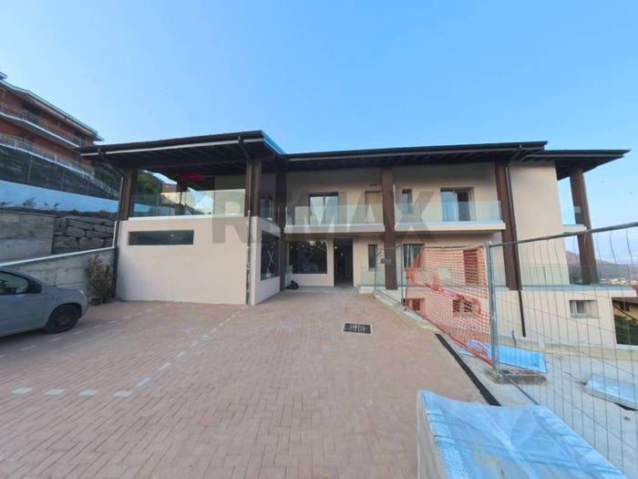 Appartamento bilocale in vendita in via ponte tresa, Centro, CadeglianoViconago