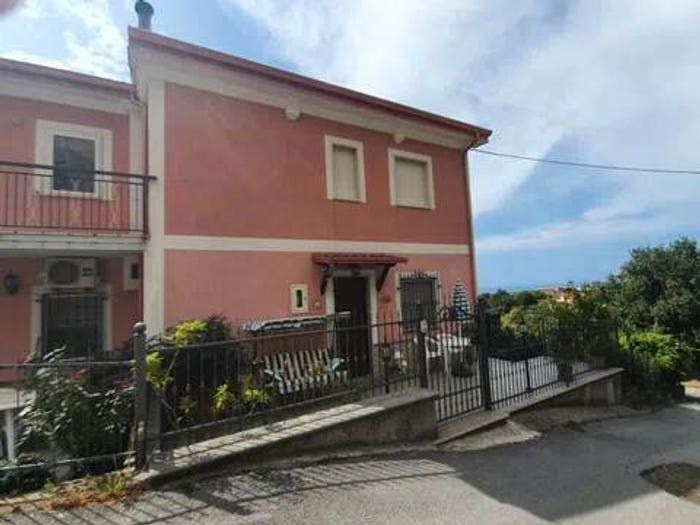 Casa con 6 locali in vendita in Via Piano, Santa Domenica Talao