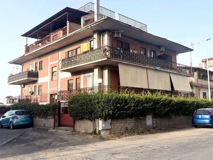 Appartamento quadrilocale in vendita in Via Vico Equense, Borghesiana, Roma