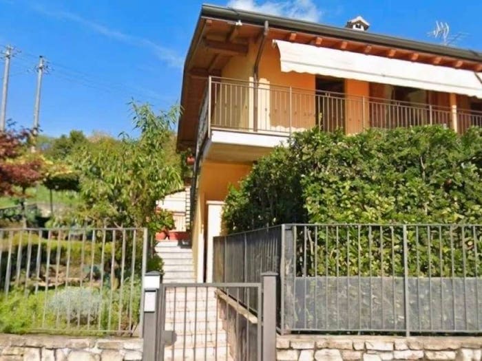 Appartamento trilocale in vendita in via Cà di olfi h, Caprino Bergamasco