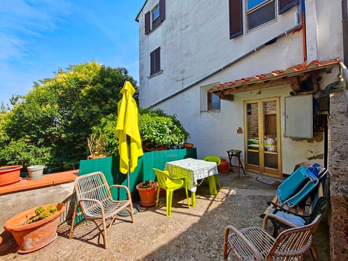 Casa con 6 locali in vendita in Piazza Cesare Battisti, Comeana, Carmignano