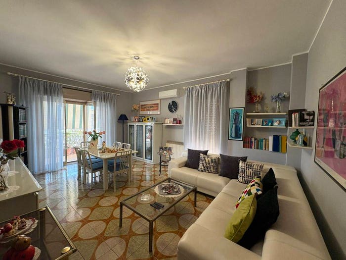 Appartamento con 5 locali in vendita in Via Umbria, Centro, Isernia
