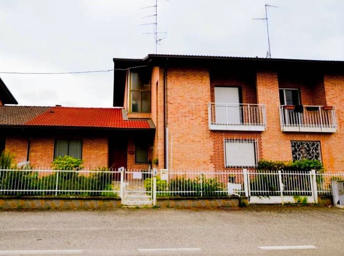 Casa con 6 locali in vendita in Via Parlamento, Quaregna Cerreto