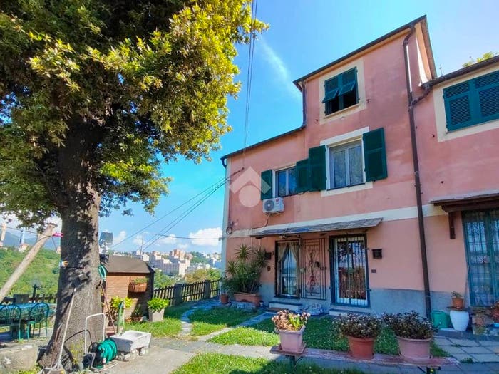 Casa trilocale in vendita in Via Al Garbo, Rivarolo, Genova