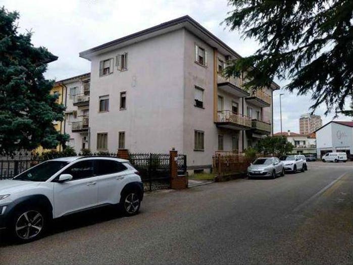 Appartamento quadrilocale in vendita in Piazza giacomo matteotti, Centro, San Bonifacio