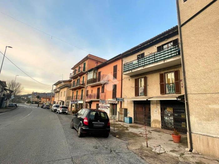 Appartamento trilocale in vendita in Via sublacense, Madonna Della Pace, Agosta