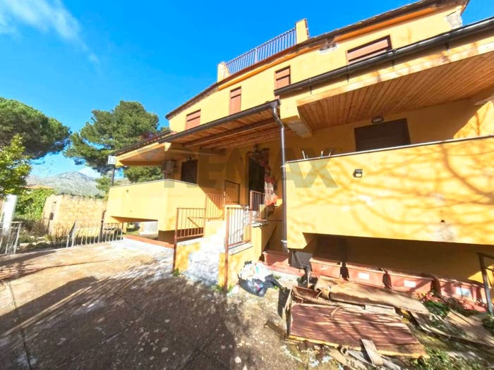 Casa con 6 locali in vendita in via delle Palme, Torretta