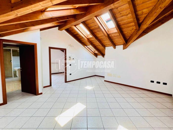 Appartamento bilocale in vendita in Via Camillo Benso di Cavour, Centro, Lonate Pozzolo