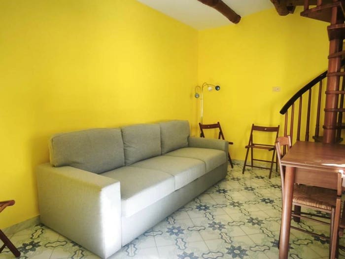 Appartamento bilocale in affitto in Via Monte di Dio, Santa Lucia, Napoli