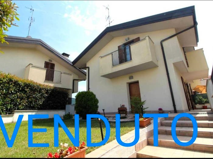 Casa quadrilocale in vendita in Via Ettore Maiorana, Pogliano Milanese